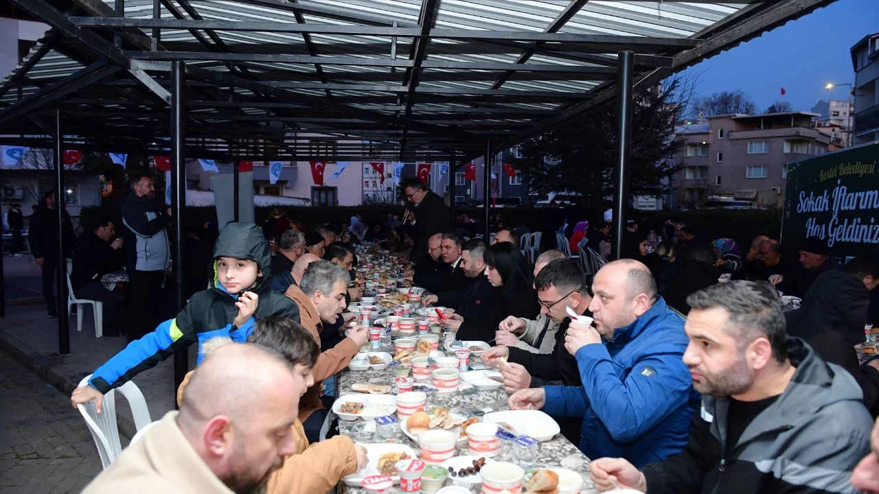 Kestel Belediyesi'nden sokak iftarı