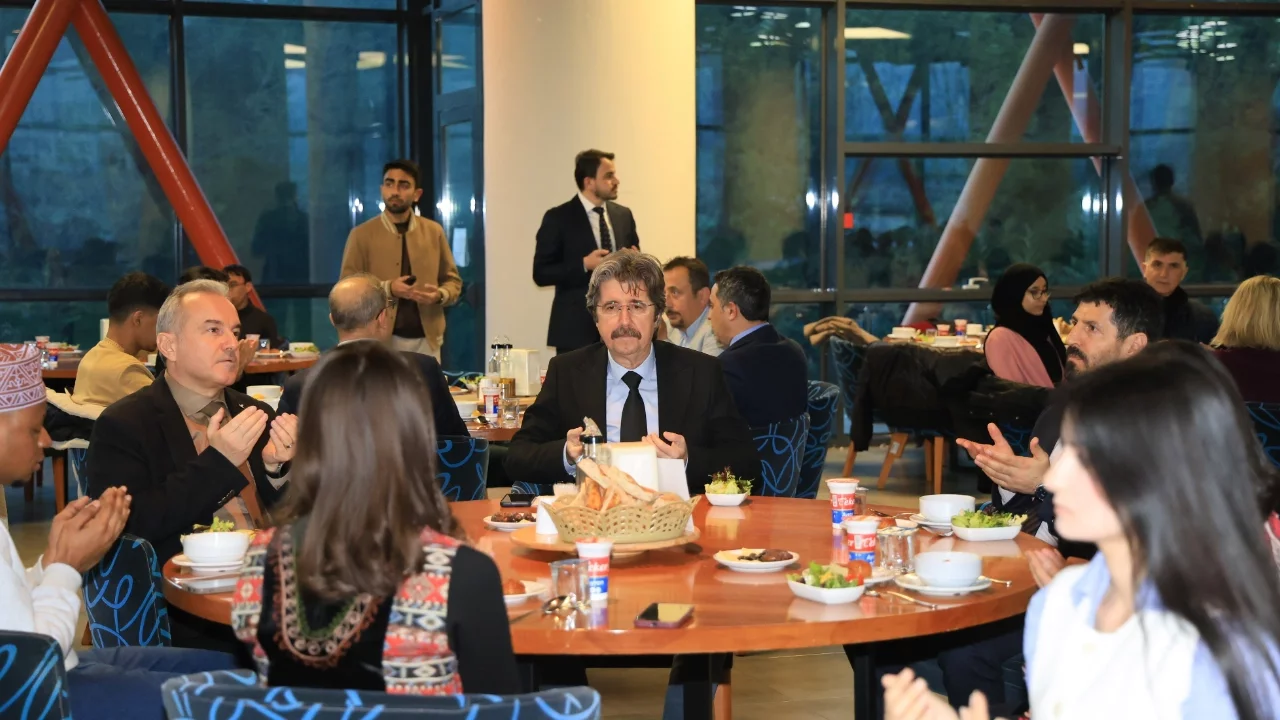 Bursa Uludağ Üniversitesi gönül coğrafyası iftarda buluştu