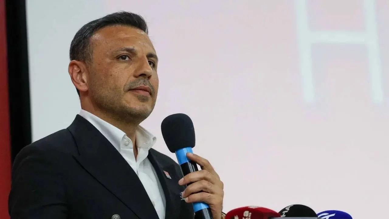 CHP İstanbul İl Başkanı Özgür Çelik,  İBB davası için Silivri'de bekleyen vatandaşlara seslendi