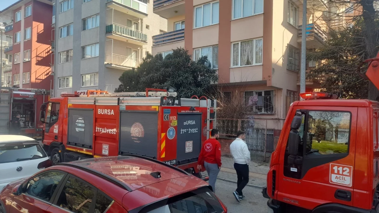 Bursa'da apartman çatısında yangın çıktı!