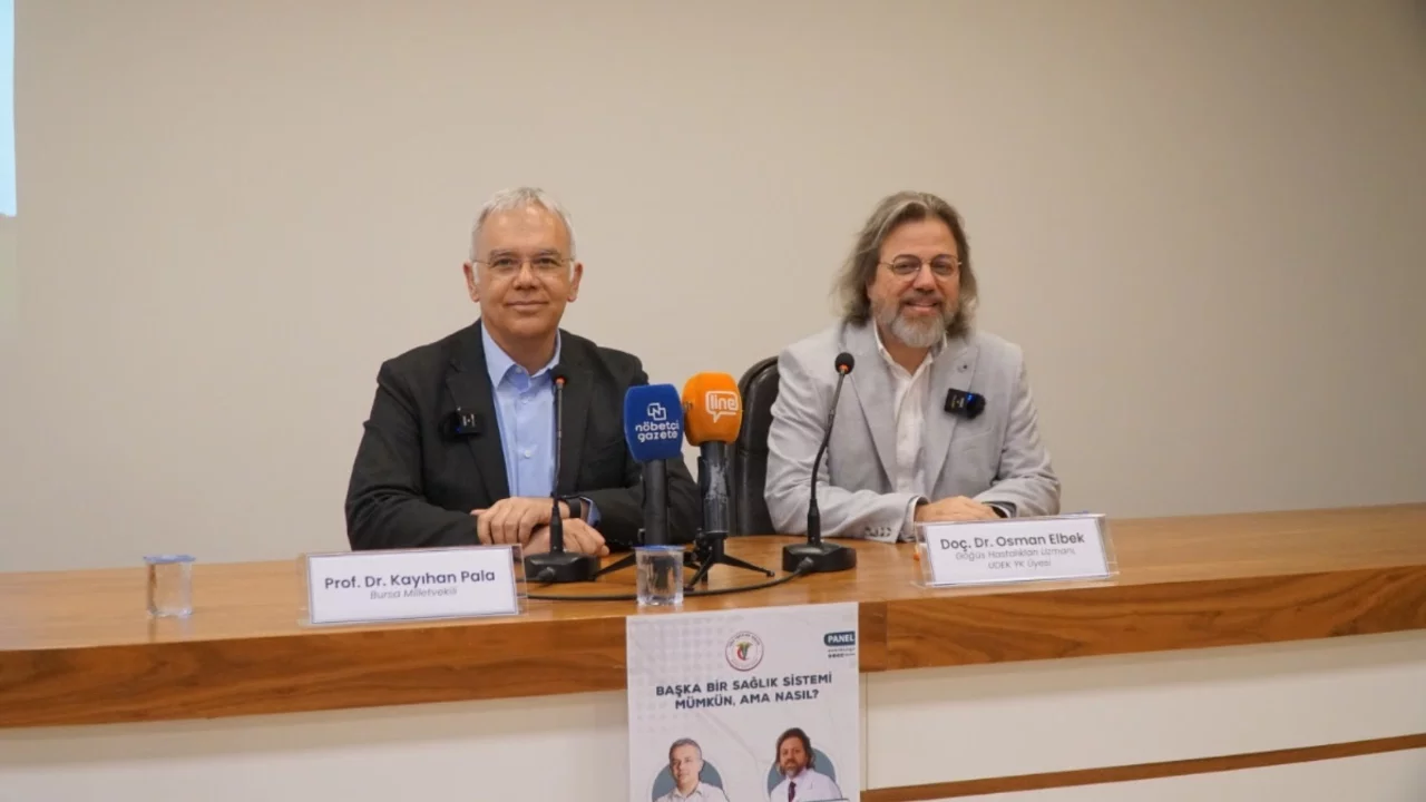 Bursa'daki panelde Kayıhan Pala'dan sağlık sistemi eleştirisi