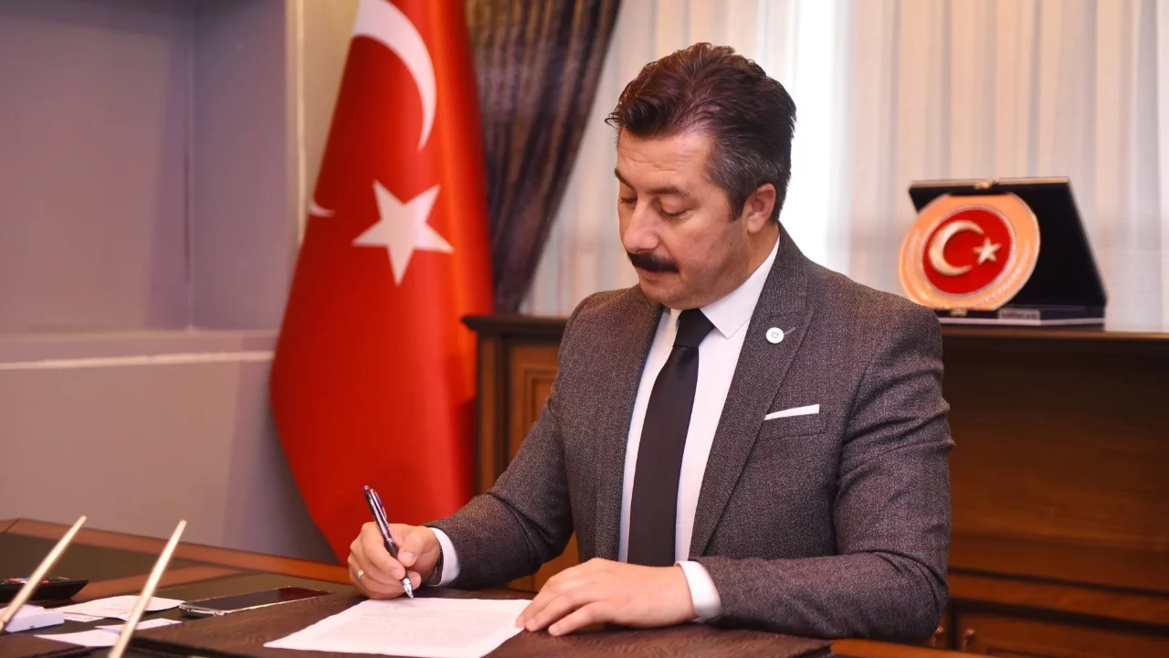 Yenişehir Belediye Başkanı Özel: İstiklal ruhu geleceğimizin teminatıdır