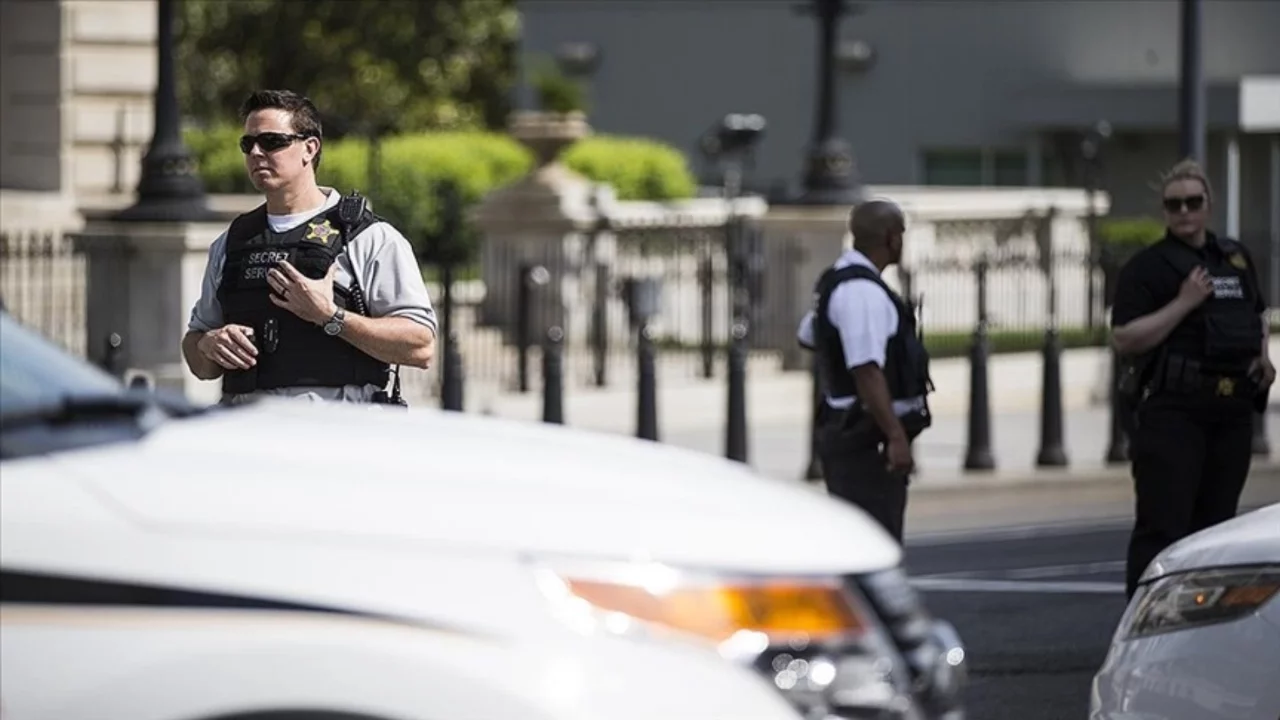 Beyaz Saray'ın yakınlarındaki barikata çarpan minibüsün sürücüsü gözaltına alındı