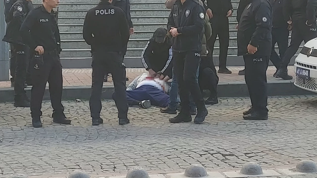 Kocaeli'de duruşma sonrası dehşet: İstismar iddiasındaki şahsı kalbinden bıçakladı