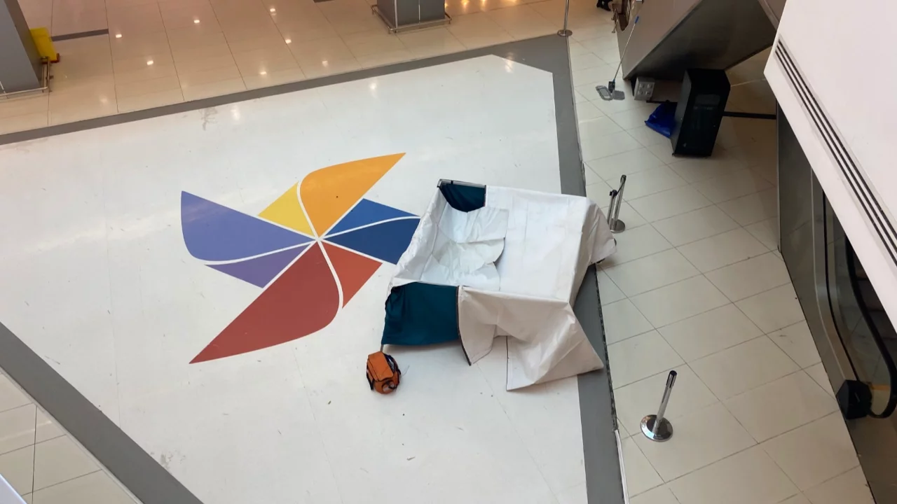 Bursa'da AVM'de korkunç ölüm: Zemin boşluğuna düşen genç hayatını kaybeti