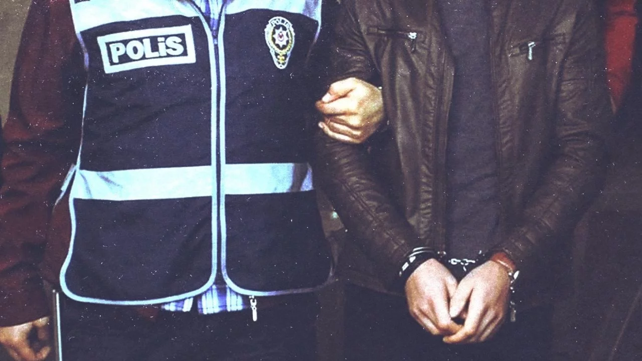 Kaçak cep telefonu operasyonunda 9 gözaltı