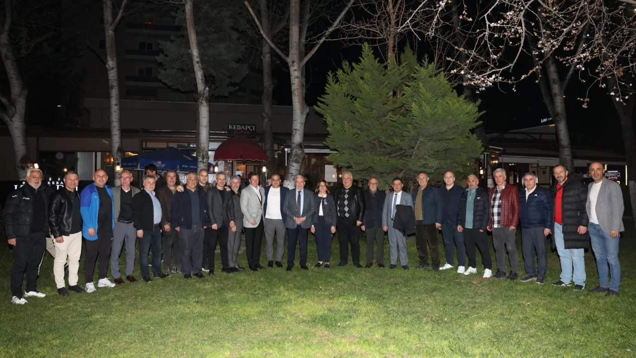 Nilüfer Belediye Başkanı Şadi Özdemir amatör spor kulüp temsilcileri ile bir araya geldi