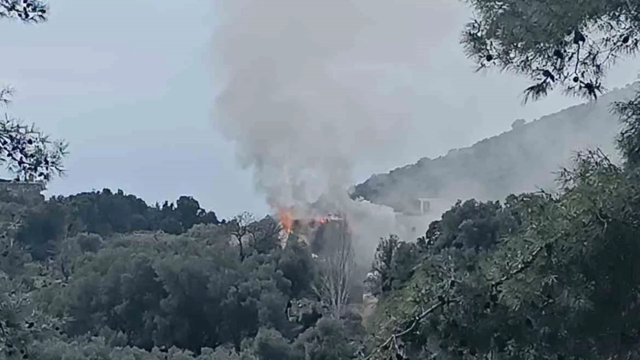 Muğla'da bungalov ev yangını