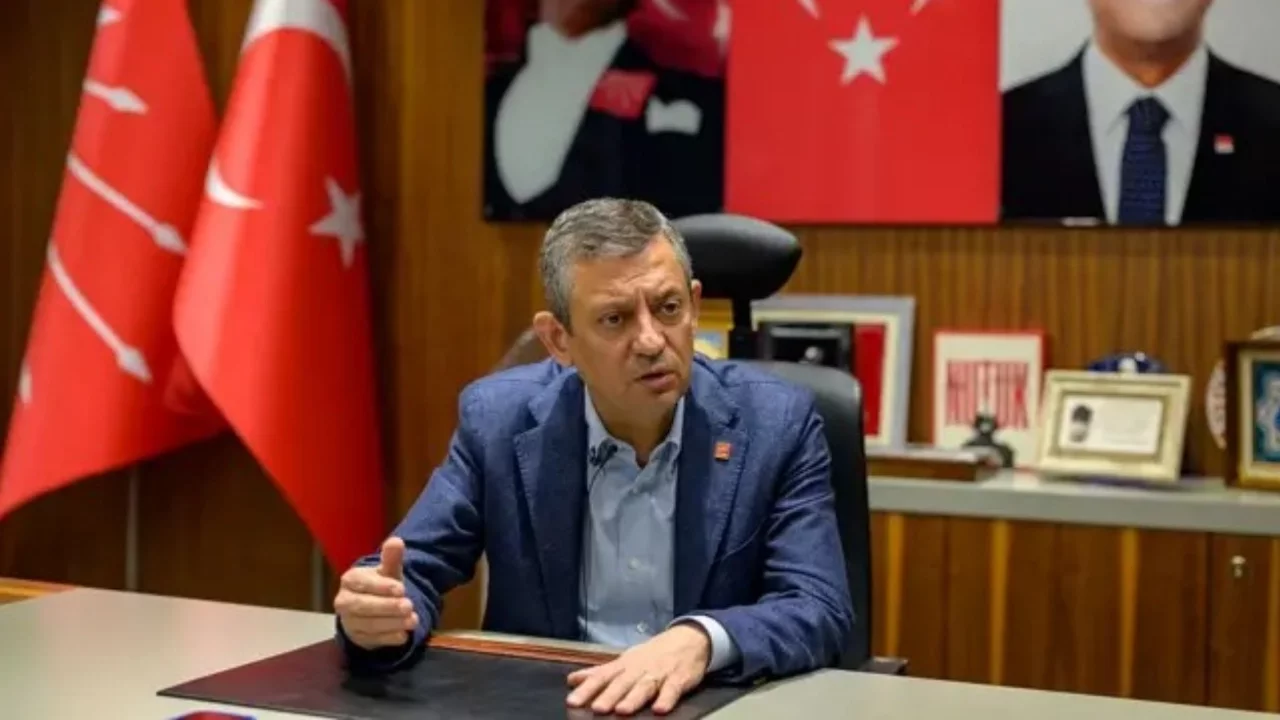 CHP lideri Özgür Özel: Türkiye tarihi bir dönemin içinde, ya otokrasi ya demokrasi tercih edilecek