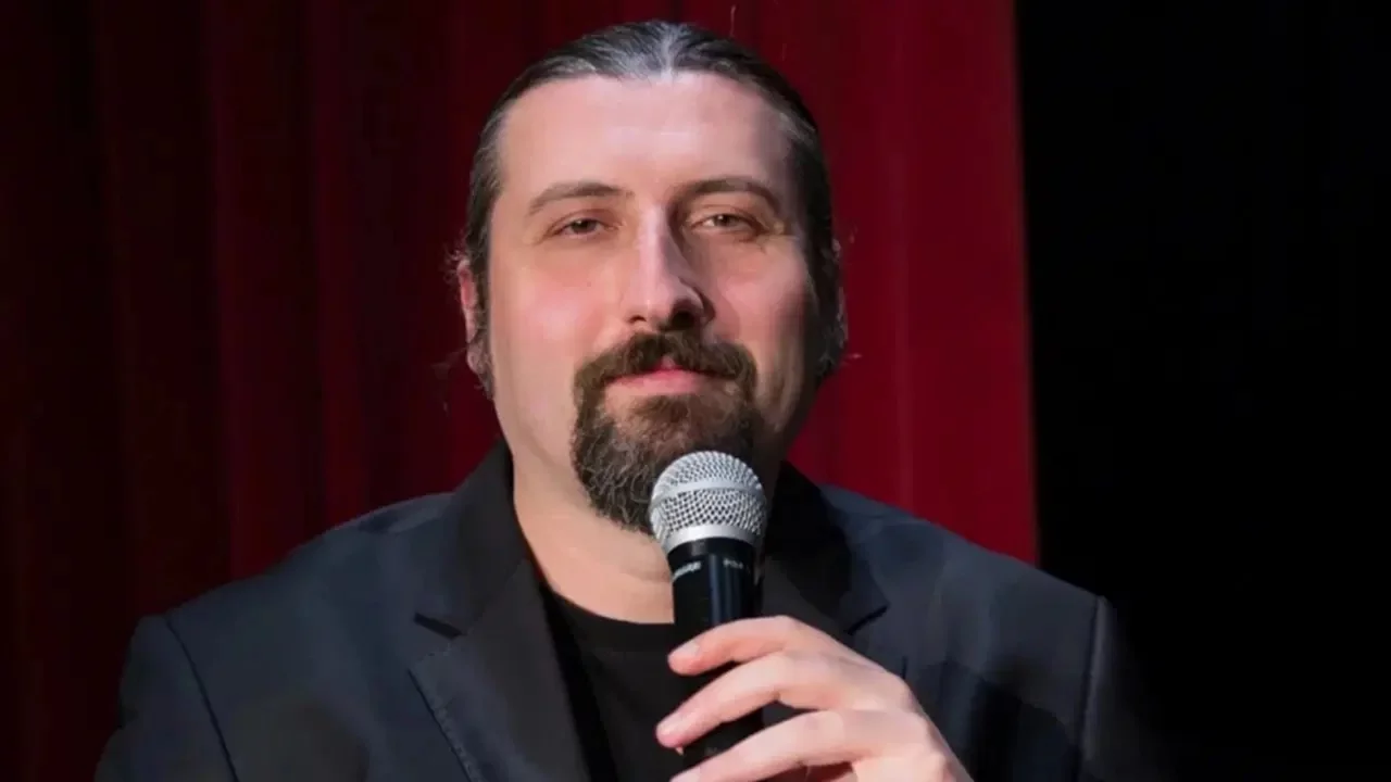 Taciz iddialarının ardından programdan kovulmuştu yeniden sahnelere dönüyor