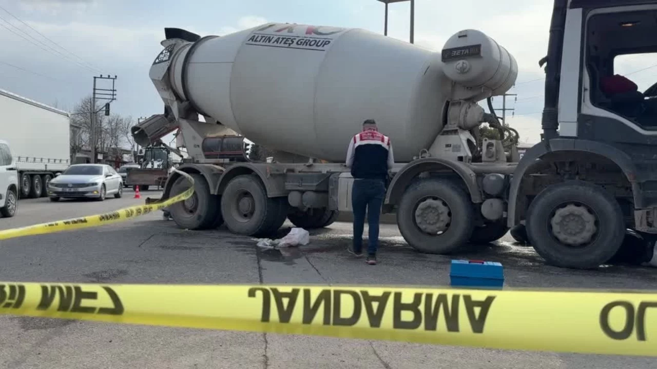Beton mikseri ile çarpışan motosikletin sürücüsü öldü