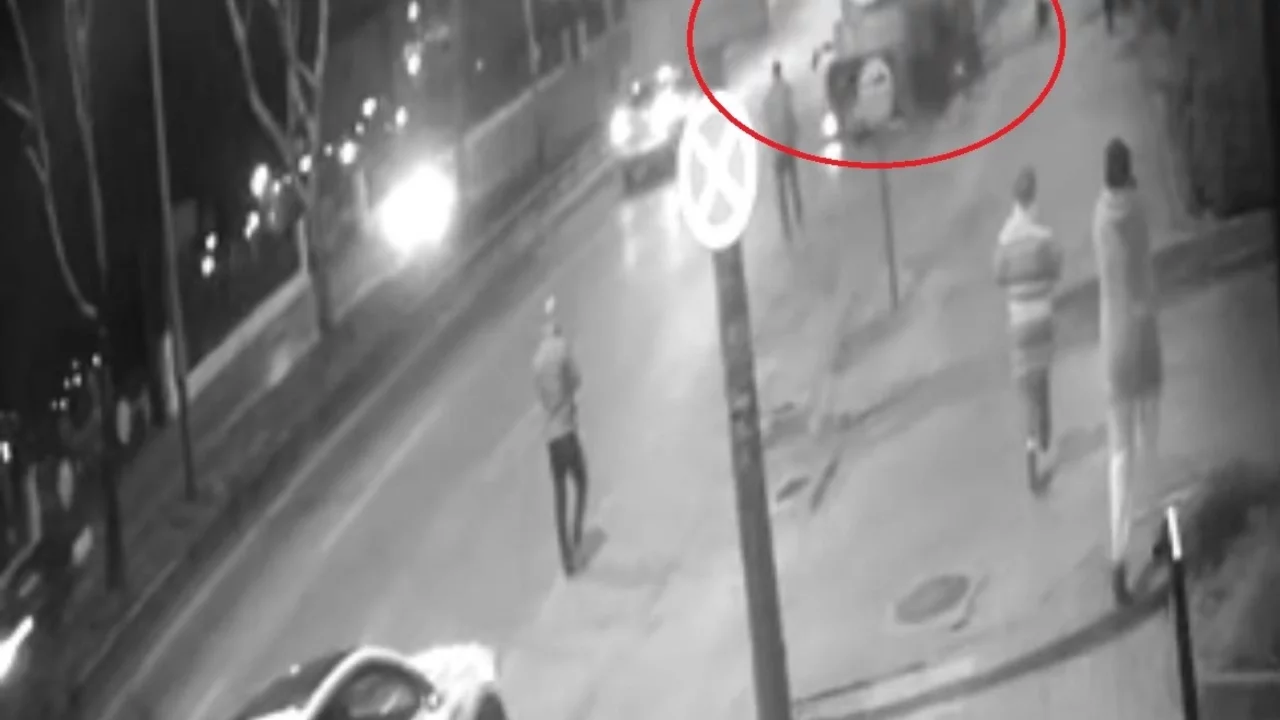 Bursa'daki feci kaza kamerada! Otomobil tırın altına girdi