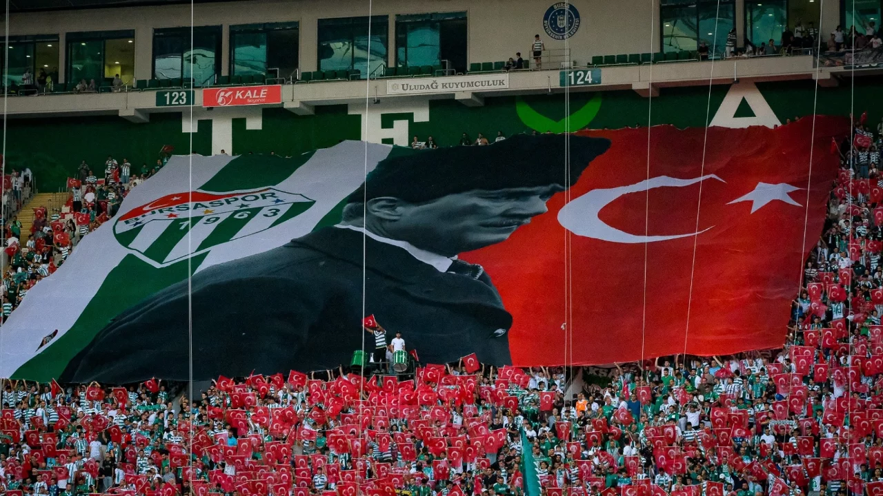 Bursaspor zirve yürüyüşünü sürdürüyor