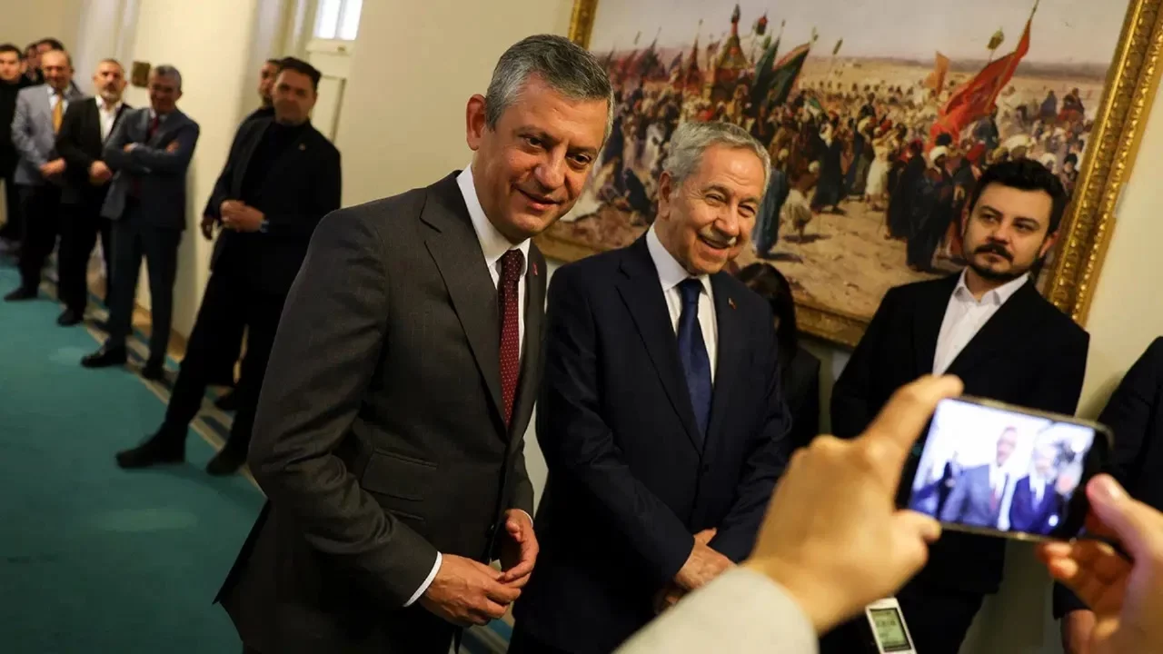 Özgür Özel'den Bülent Arınç'a ziyaret: İBB davası sorusuna verilen yanıt dikkat çekti