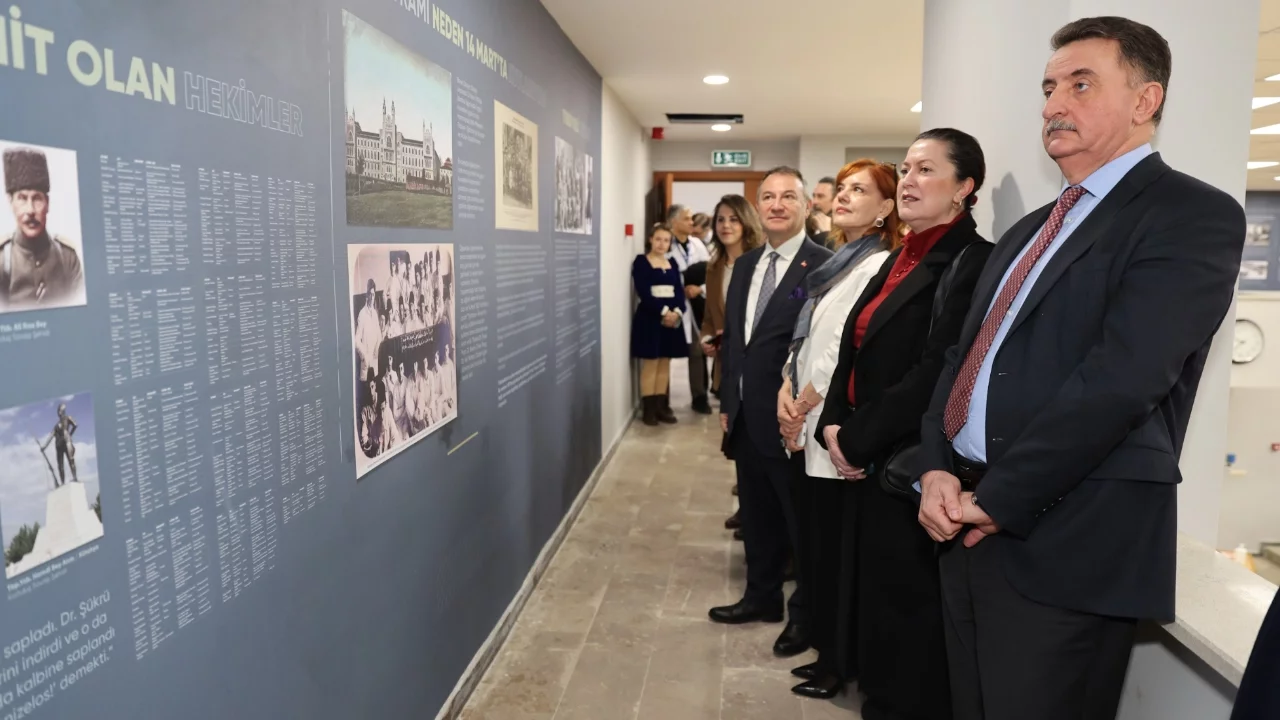 Bursa'da Genç Cumhuriyet'in sağlık alanındaki başarıları sergiyle anlatıldı