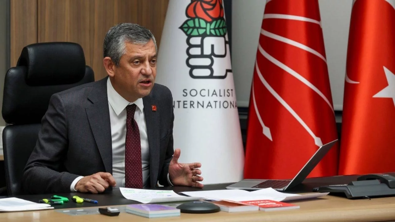 Özgür Özel: "Karşımızda kural, hukuk tanımayan Trump yönetimi var"