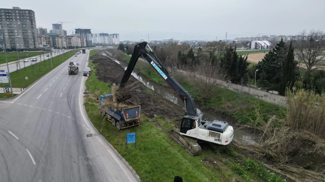 Bursa Büyükşehir Belediyesi'nden Ayafatma Deresi'nde kapsamlı temizlik