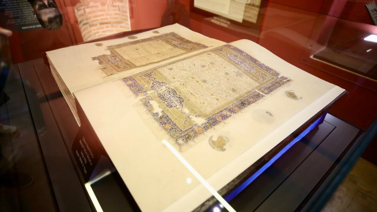 Memlük Sultanı Berkuk'un Yıldırım Bayezid'e hediyesi Kur'an Bursa'da ziyarete açıldı