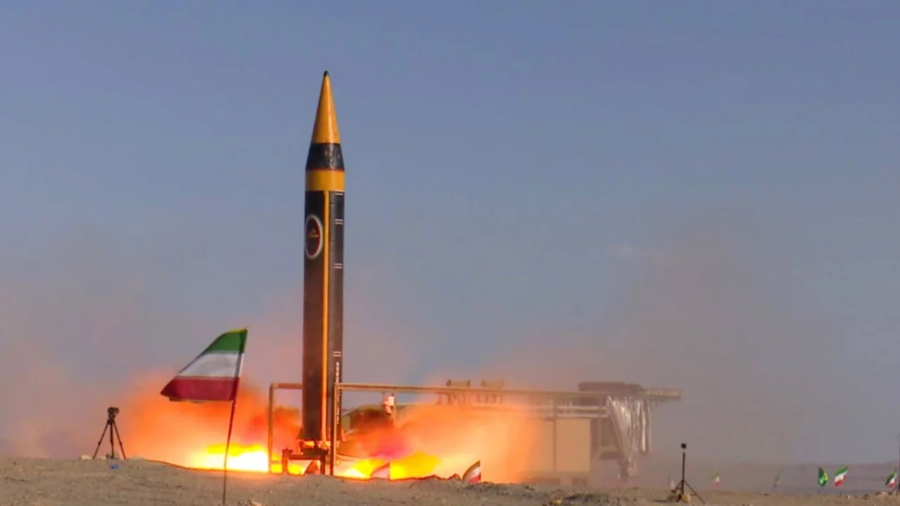 Devrim Muhafızları duyurdu: İsrail'e 30 balistik füze fırlattık