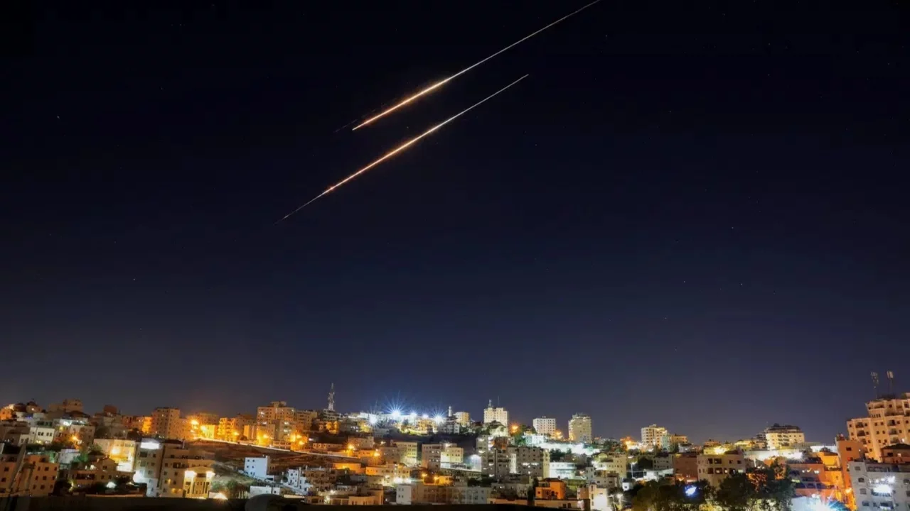 İran'dan İsrail'e yeni saldırı dalgası: Tel Aviv'de sirenler çaldı