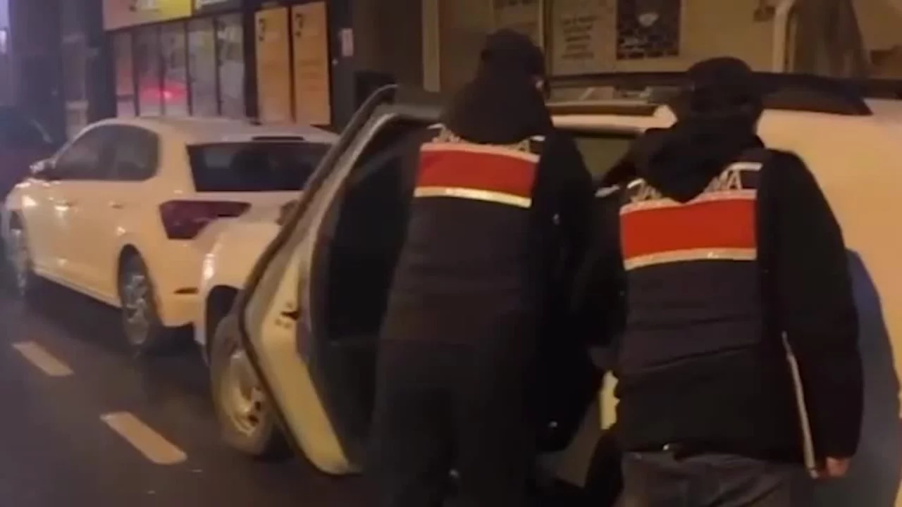 Bursa merkezli operasyon! Yasa dışı bahis sitelerine teknik altyapı sağladığı iddia edilen 8 zanlı yakalandı