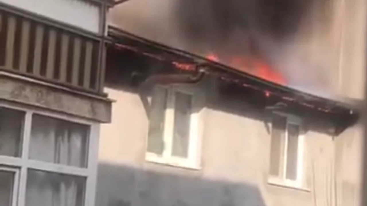 Bursa'da çatı yangını panik yarattı!