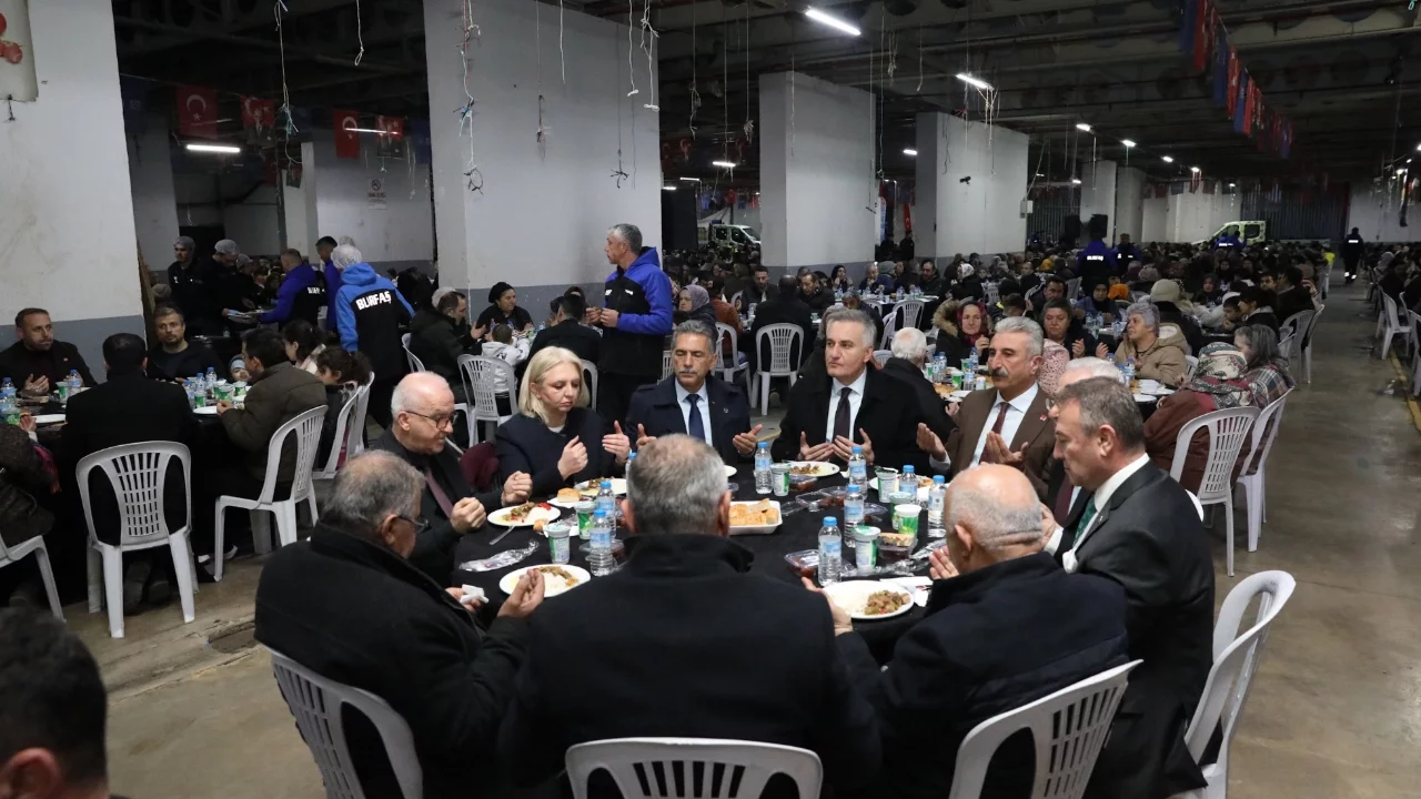 Bursa Büyükşehir Belediyesi'nin dayanışma sofrası Gemlik'te kuruldu