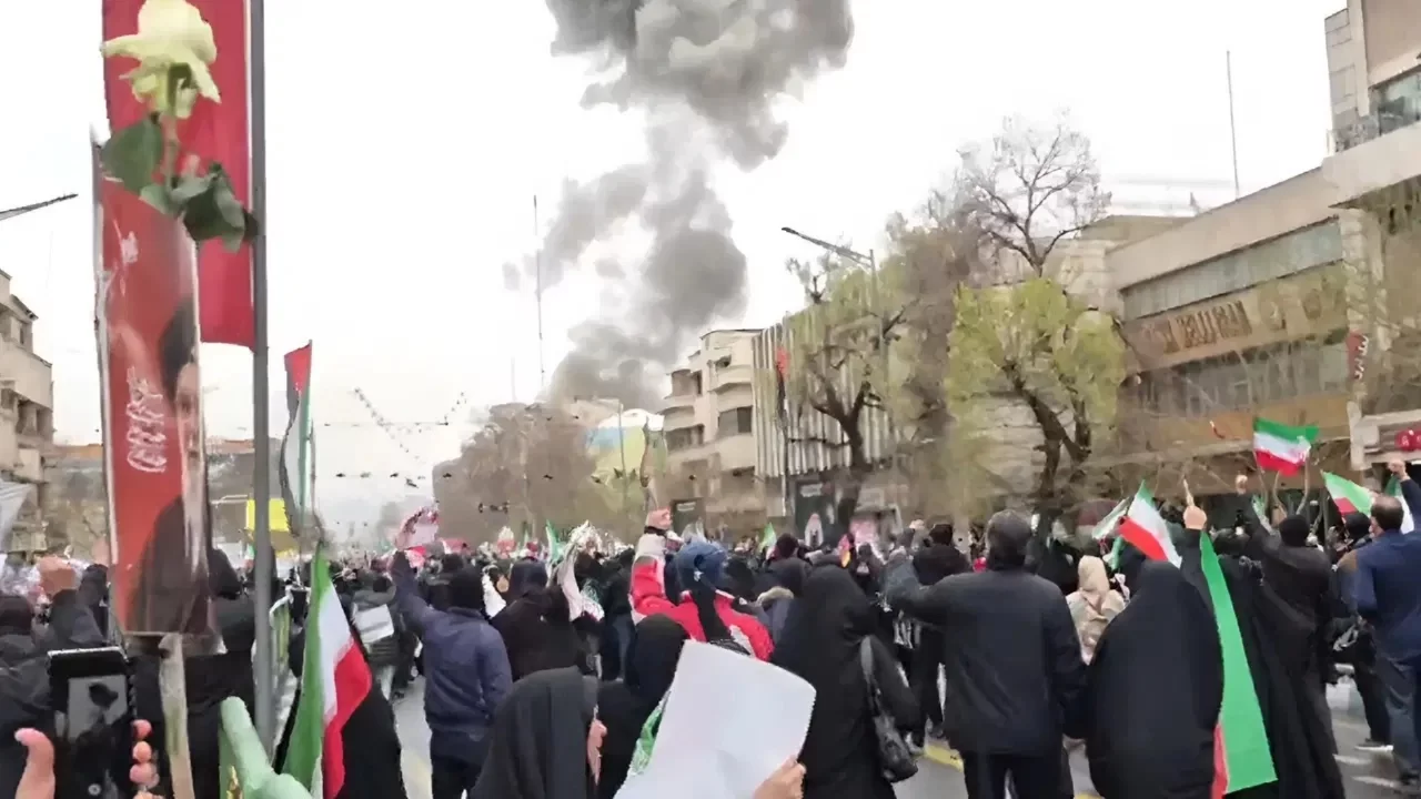 İsrail'in 'katliam' tehdidinin ardından, İran'da miting alanında patlama!