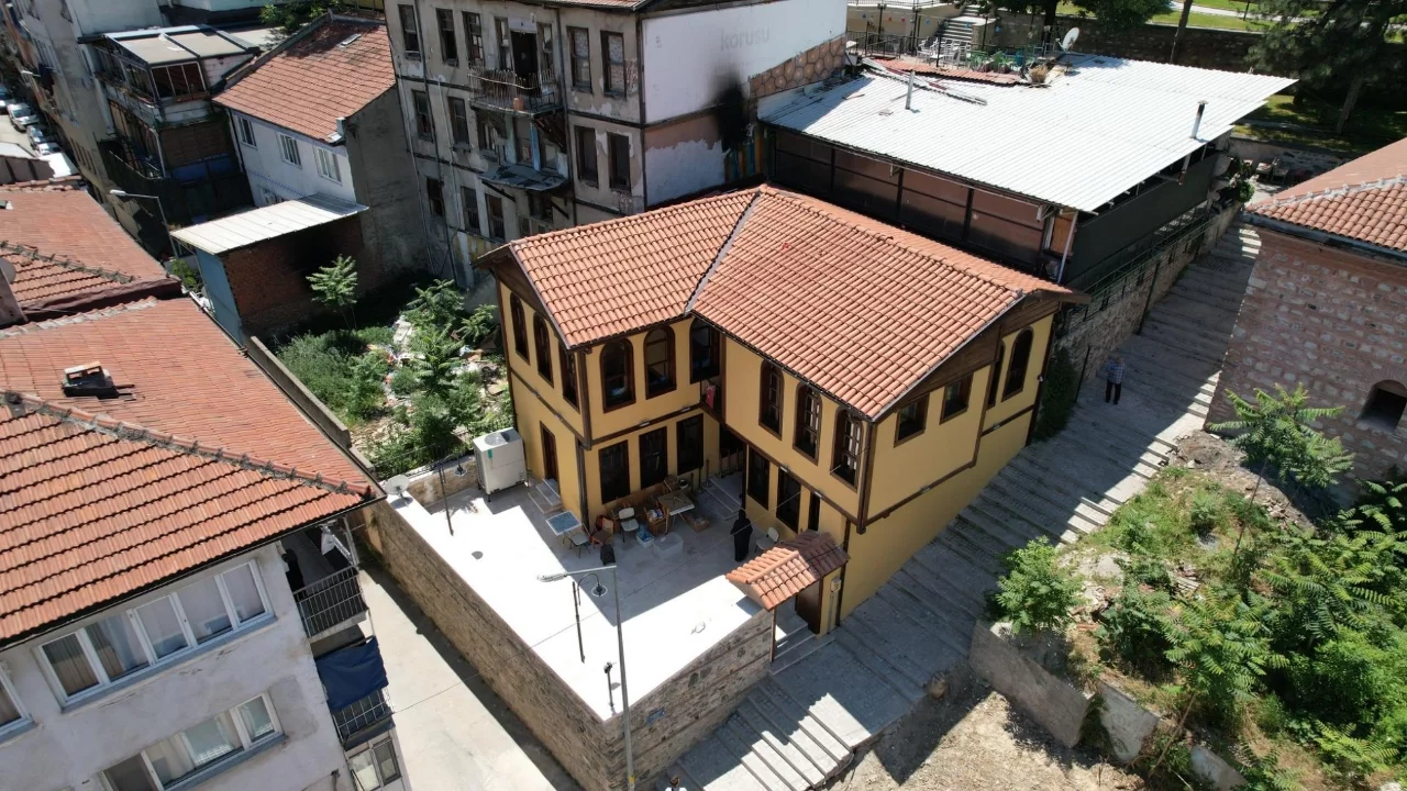 Yıldırım'da tarihi yapılar ayağa kalkıyor