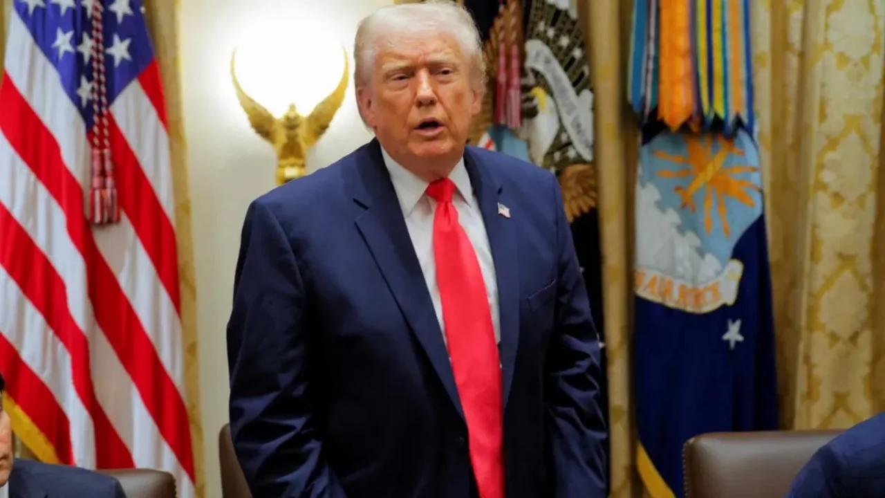 ABD Başkanı Trump'tan Hürmüz Boğazı açıklaması: "Birçok ülke açık tutmak için savaş gemisi gönder...