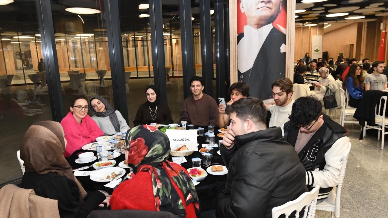 Osmangazi Belediyesi üniversite gençlik kulüp başkanlarını buluşturdu