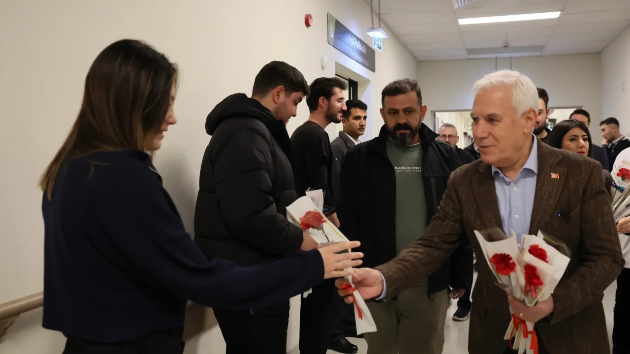 Bursa Büyükşehir Belediye Başkanı Bozbey'den sağlık çalışanlarına ziyaret