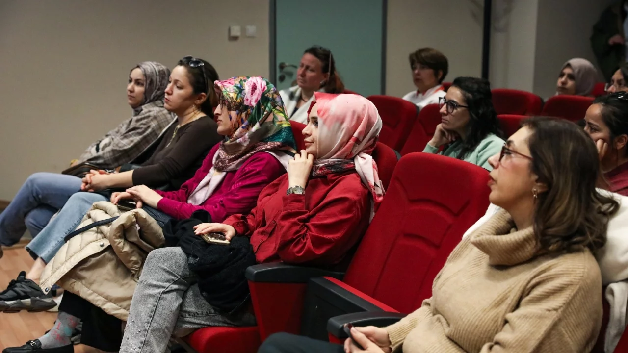 Bursa'da akran zorbalığına karşı bilinçli ebeveynlik semineri