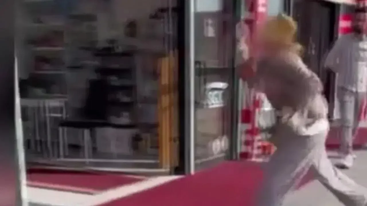 Fark ücretine tepki gösterdi, eczaneye saldırdı