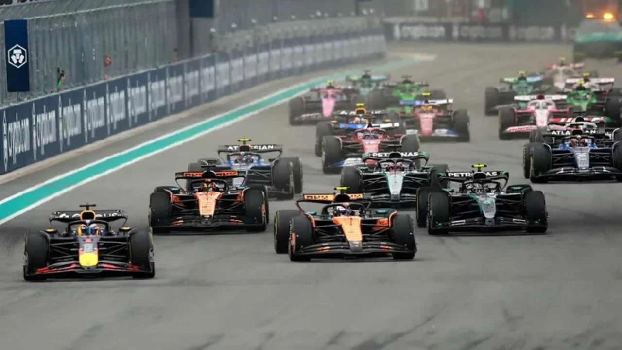 Formula 1, Bahreyn ve Suudi Arabistan'da yapılacak yarışları iptal etti