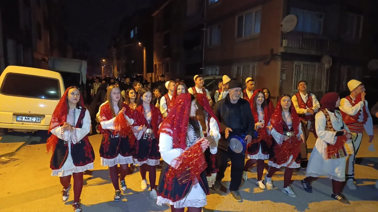 Bursa'da vatandaşlar sahura Rumeli ezgileriyle uyandırıldı