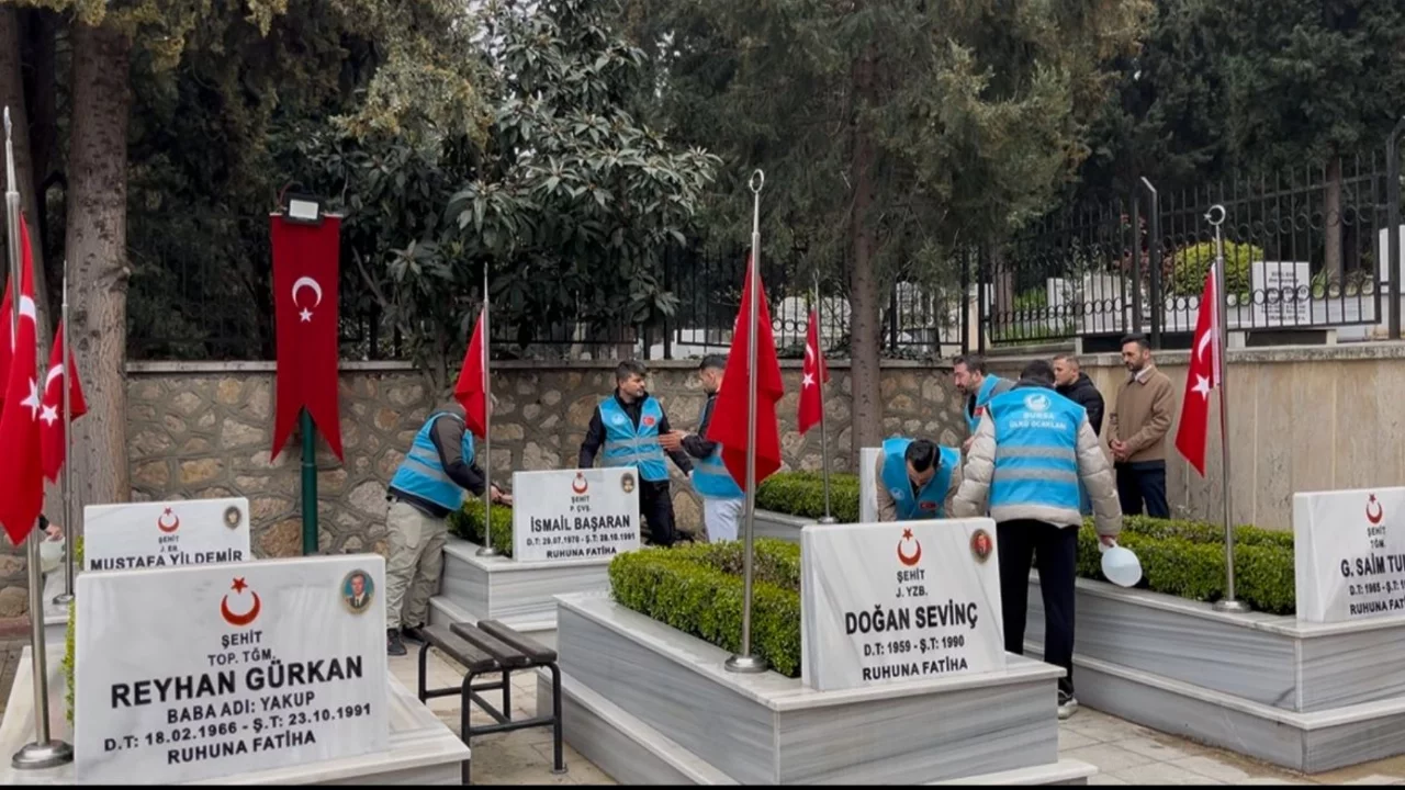 Bursa'da bayram öncesinde şehitler unutulmadı
