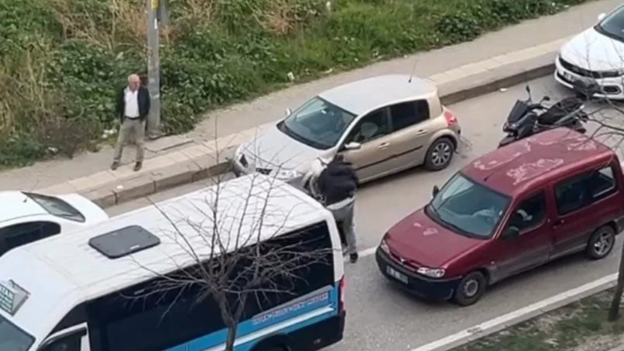 Bursa'da otomobil sürücüsü motosikletliye copla saldırdı