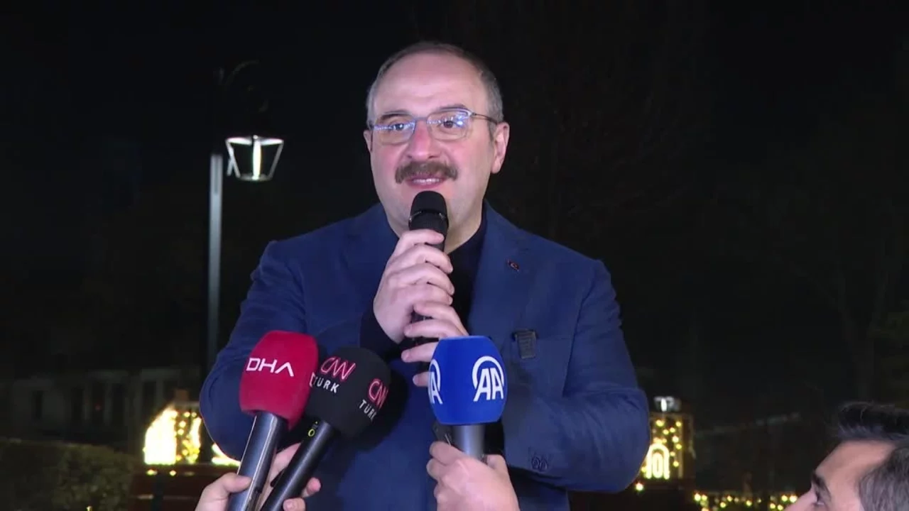 AK Parti Bursa Milletvekili Varank, Ankara'da vatandaşlarla sahurda bir araya geldi