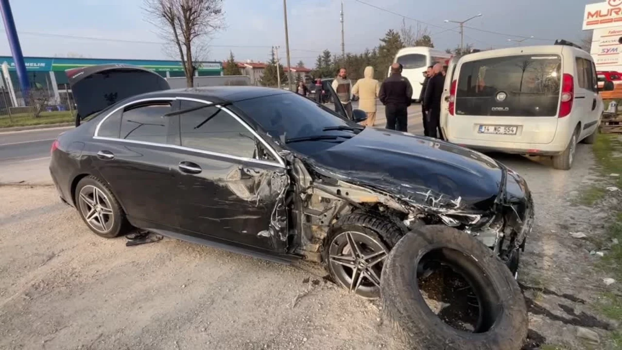 Bolu'da otomobil ile cip çarpıştı: 4 yaralı