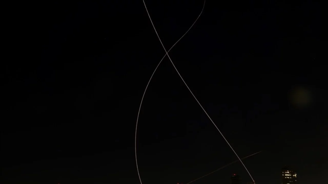 İran: ABD-İsrail hedeflerine yaklaşık 700 füze ve 3 bin 600 İHA atıldı