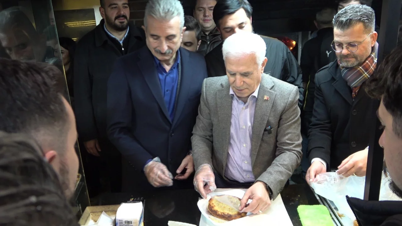 Başkan Bozbey sahurda vatandaşlarla buluştu