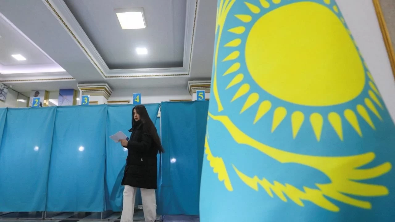 Kazakistan'da yeni anayasa için yapılan referandum geçerli kabul edildi