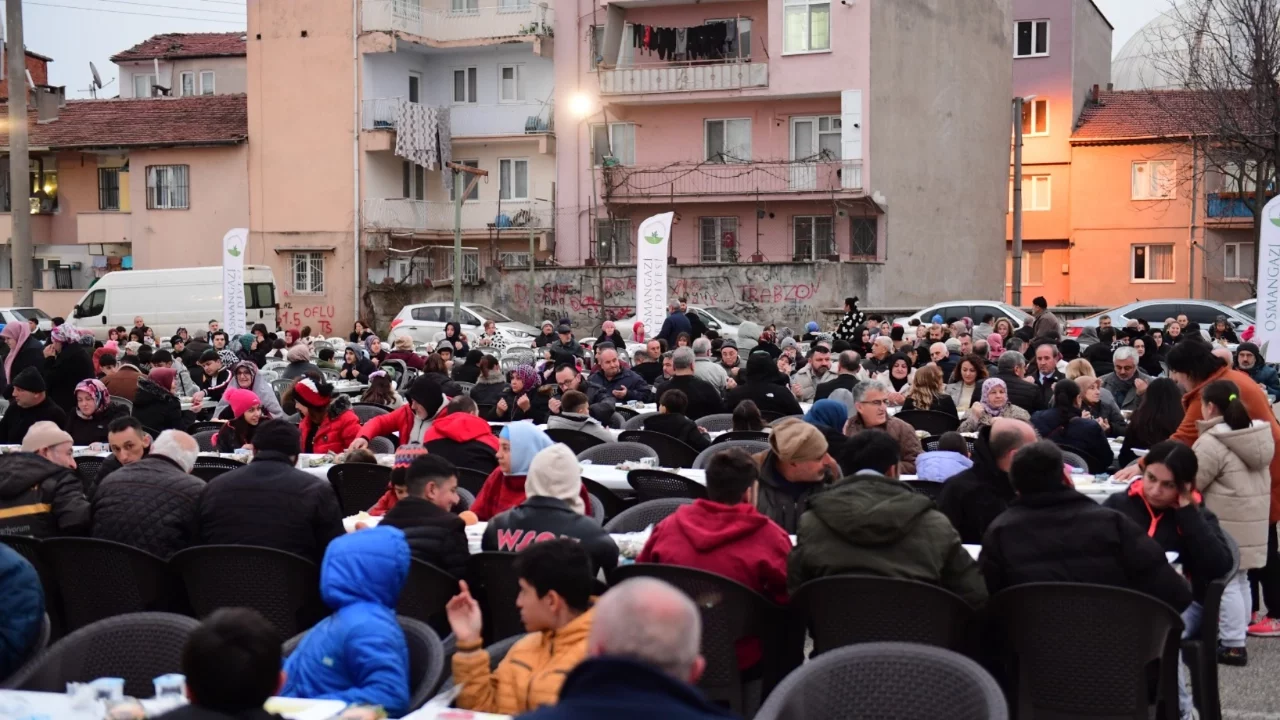 Ramazan'ın bereketini mahallelere taşıyan Osmangazi Belediyesi, bu kez Sırameşeler Mahallesi'nde