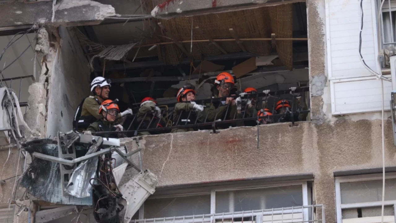 İran'dan İsrail'e yeni füze saldırısı