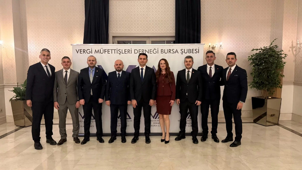 Bursa Maliye protokolü Vergi Müfettişleri Derneği iftarında buluştu