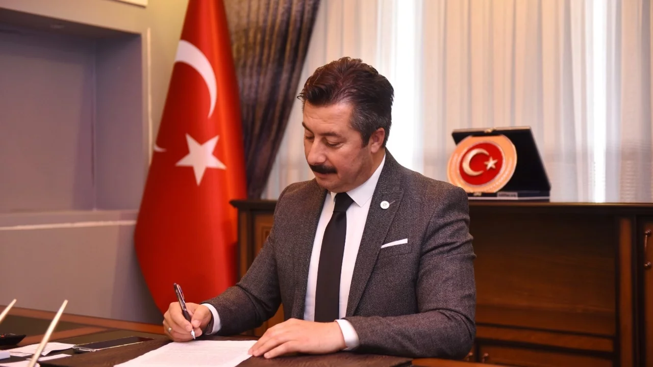 Yenişehir Belediye Başkanı Özel'den Kadir Gecesi mesajı: "Gönül köprüleri kurma vaktidir"