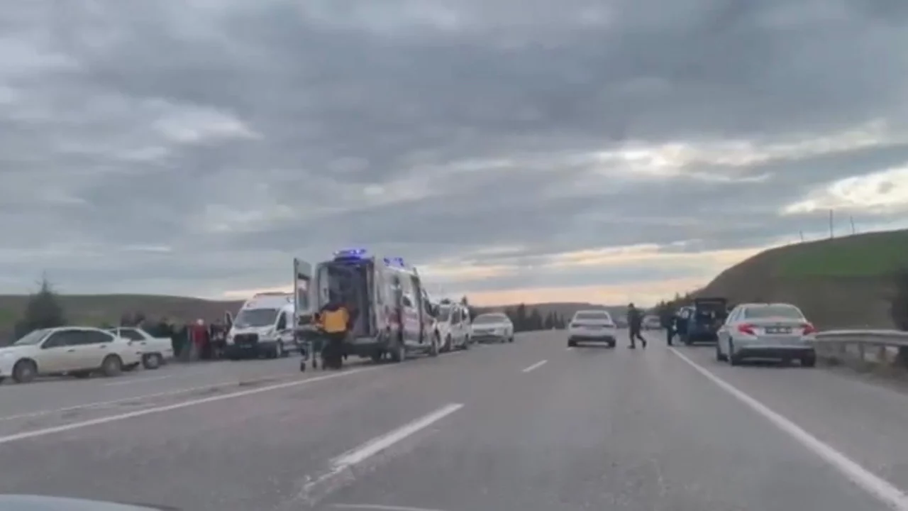 Adıyaman'da 2 araç çarpıştı: 5 yaralı