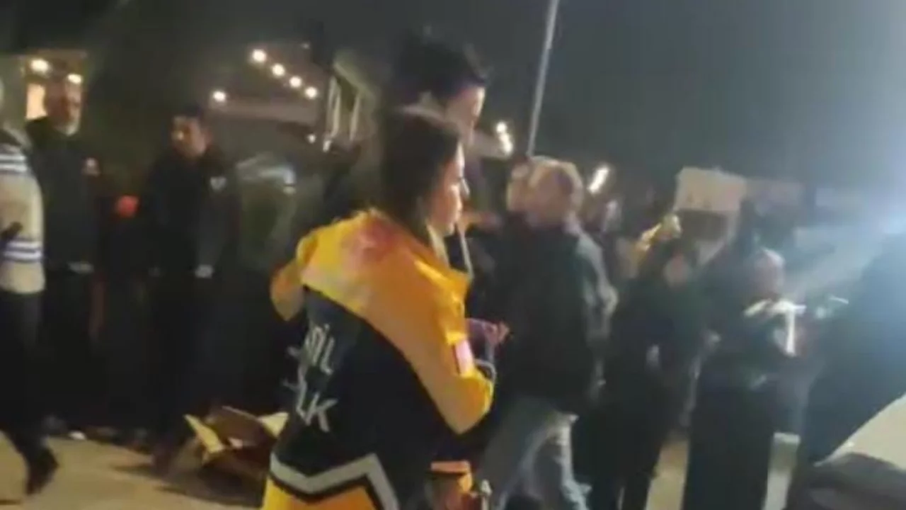 Bursa Ulu Camii'nde yoğunluk sebebiyle bir kadın baygınlık geçirdi