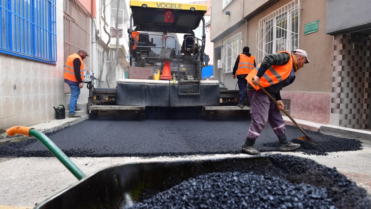 Osmangazi'de sokaklardaki yollar yenileniyor